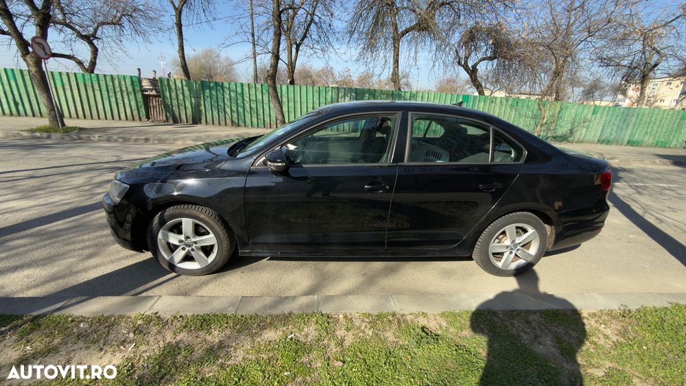Volkswagen Jetta 1.6 TDI Blue Motion Technology Comfortline - 14
