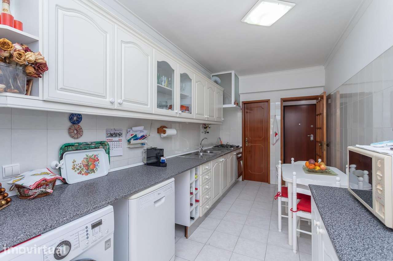 Apartamento T3 com Terraço na Tapada das Mercês - Grande imagem: 3/35