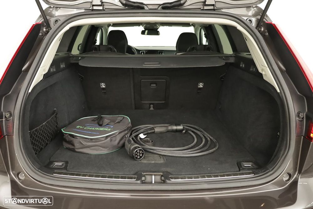 Volvo V60 2.0 T6 AWD TE Essential - 27