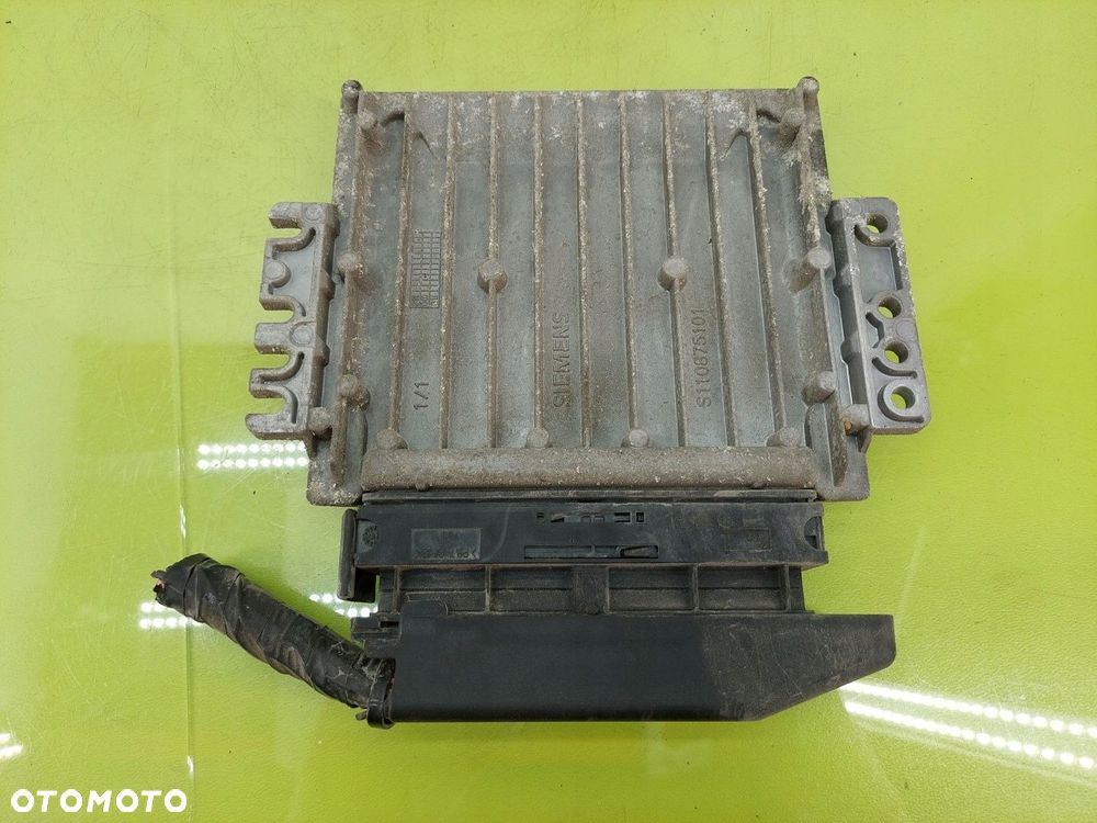Komputer sterownik silnika Renault Scenic 1,6 16V 8200124318 S118301104 - 3