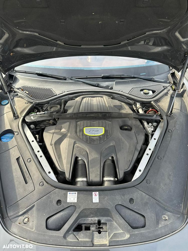 Porsche Panamera 4 E-Hybrid - 13