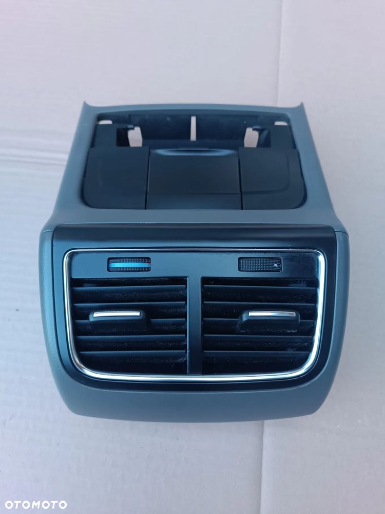 AUDI A4 B8 A5 KRATKA NAWIEWU TYŁ TYLNA OSŁONA OBUDOWA PODŁOKIETNIKA 8K0819203E - 1