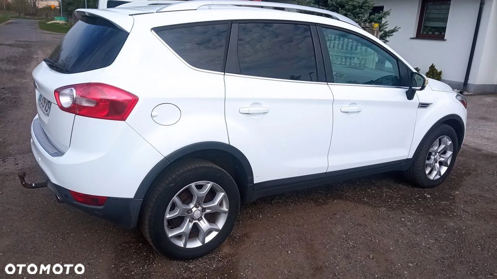 Ford Kuga 2.0 TDCi 2x4 Titanium - 4
