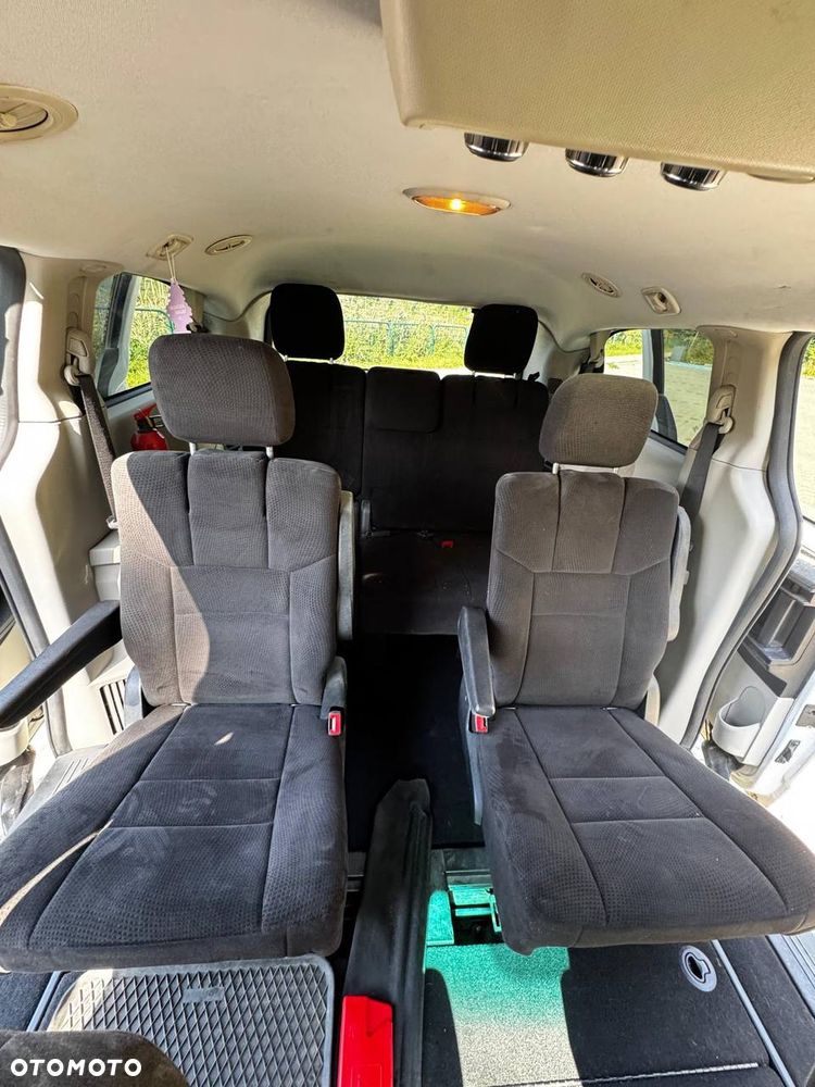 Dodge Caravan - 18
