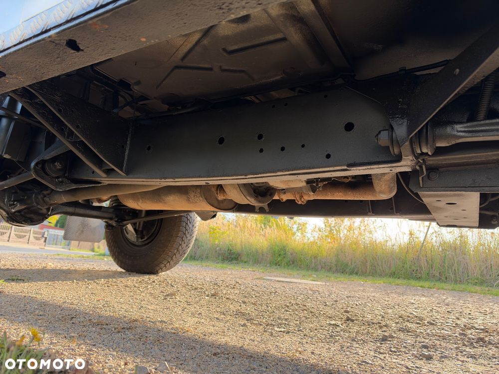 Land Rover Defender 2.4 TD4 E - 16