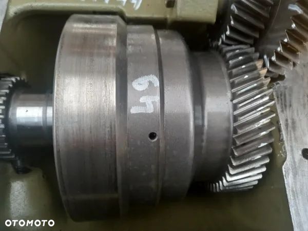 Przystawka przedniego napędu obudowa 49/44/27 John Deere 6620 - 2