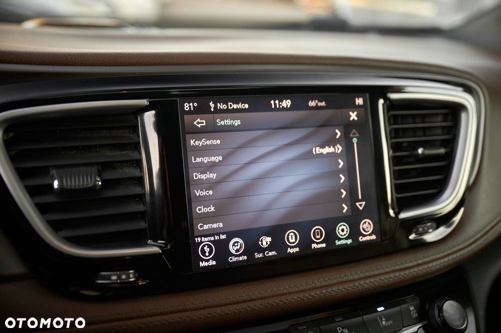 Chrysler Pacifica - 35