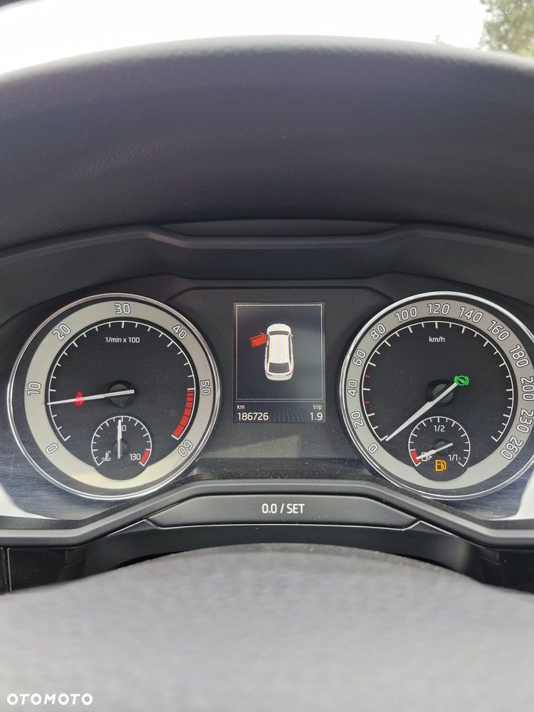 Skoda Superb 2.0 TDI DSG Premium Edition - 23