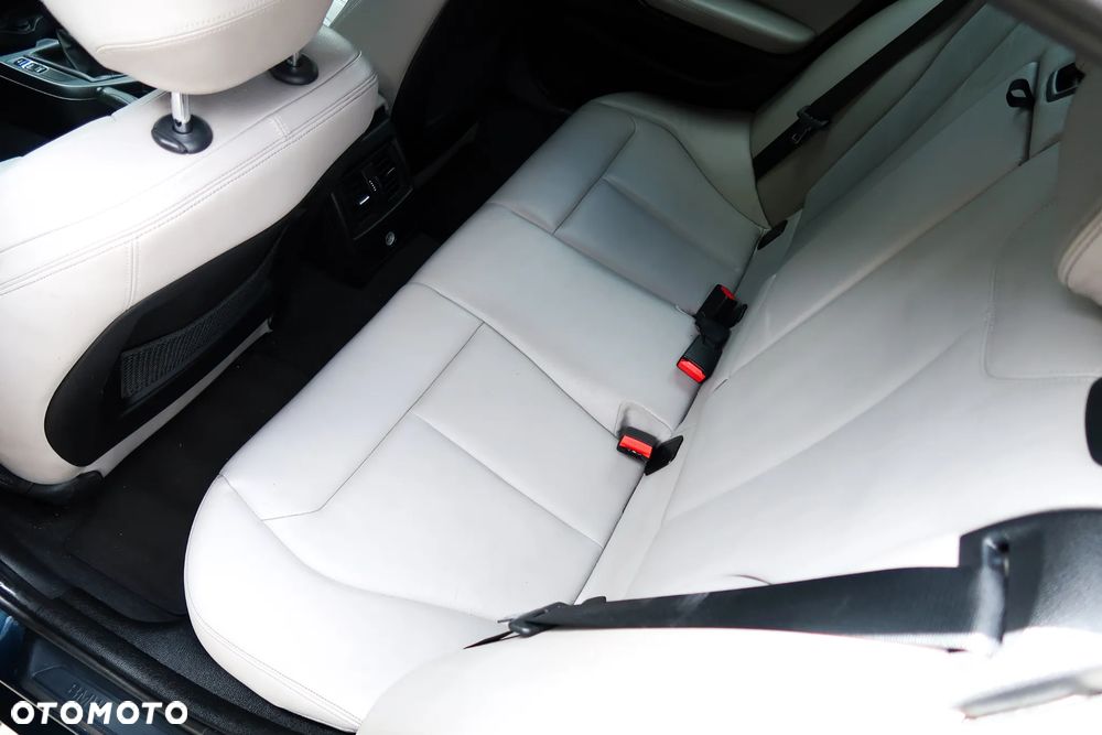 BMW Seria 1 120d xDrive Sport Line - 23