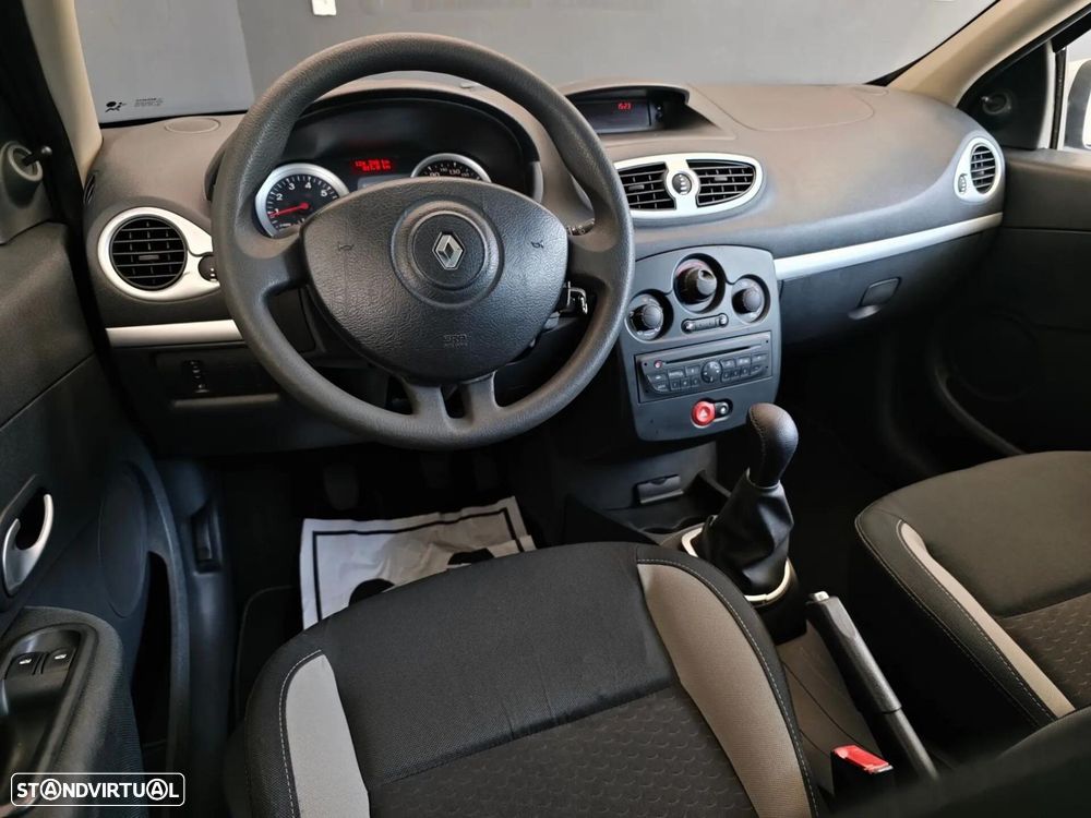 Renault Clio - 36