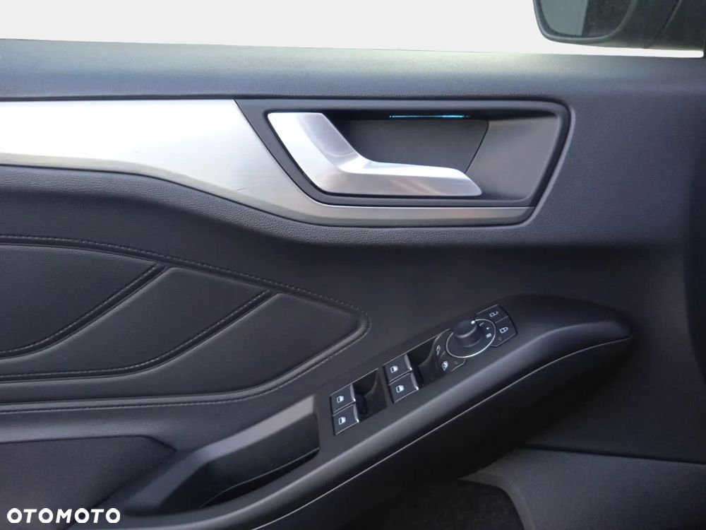 Ford Focus 1.0 EcoBoost Titanium X - 30