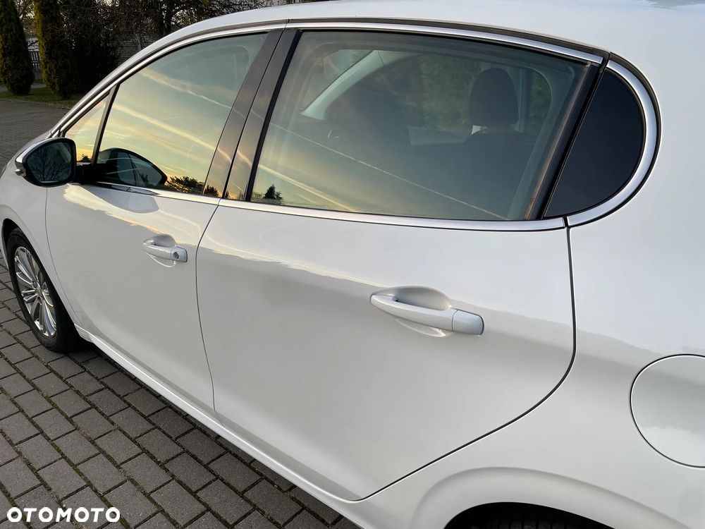 Peugeot 208 1.2 PureTech Allure S&S - 12