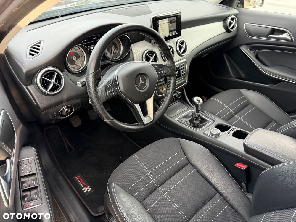 Mercedes-Benz GLA 200 Urban - 37