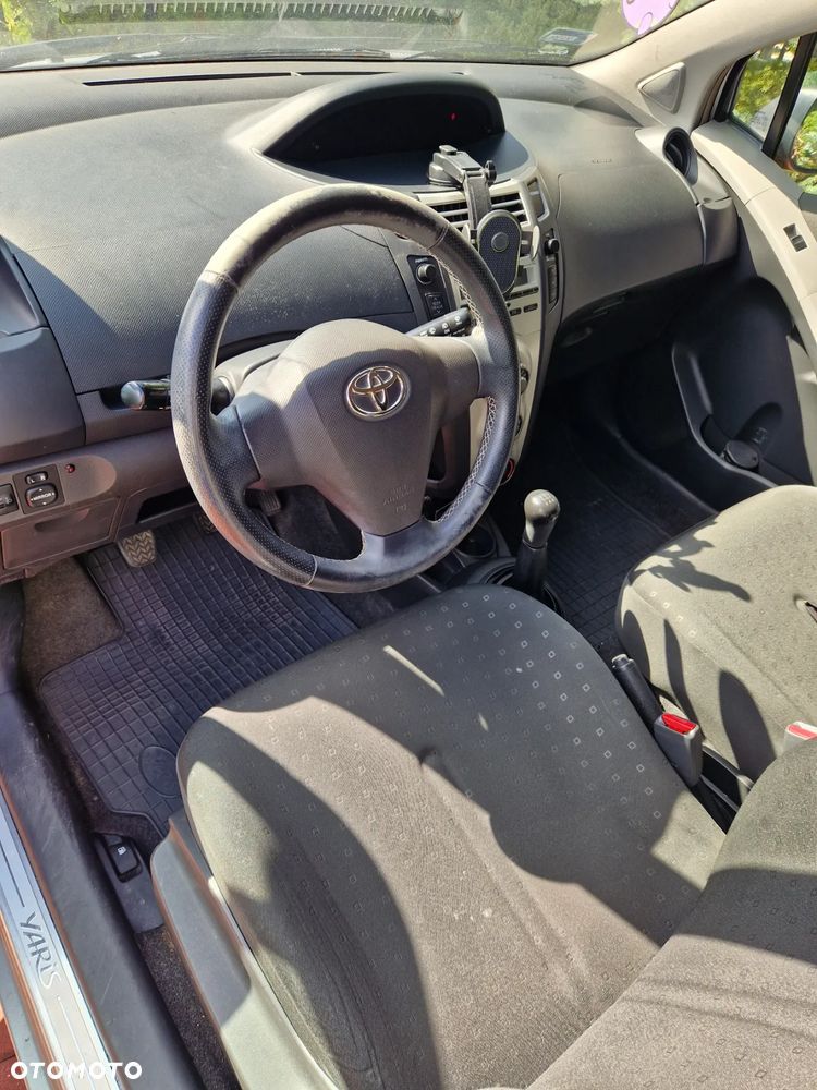 Toyota Yaris 1.3 Sol - 13