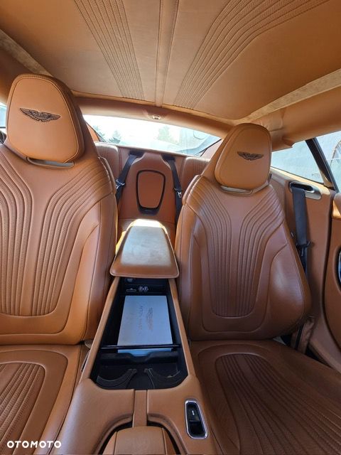 Aston Martin DB11 Launch Edition - 3