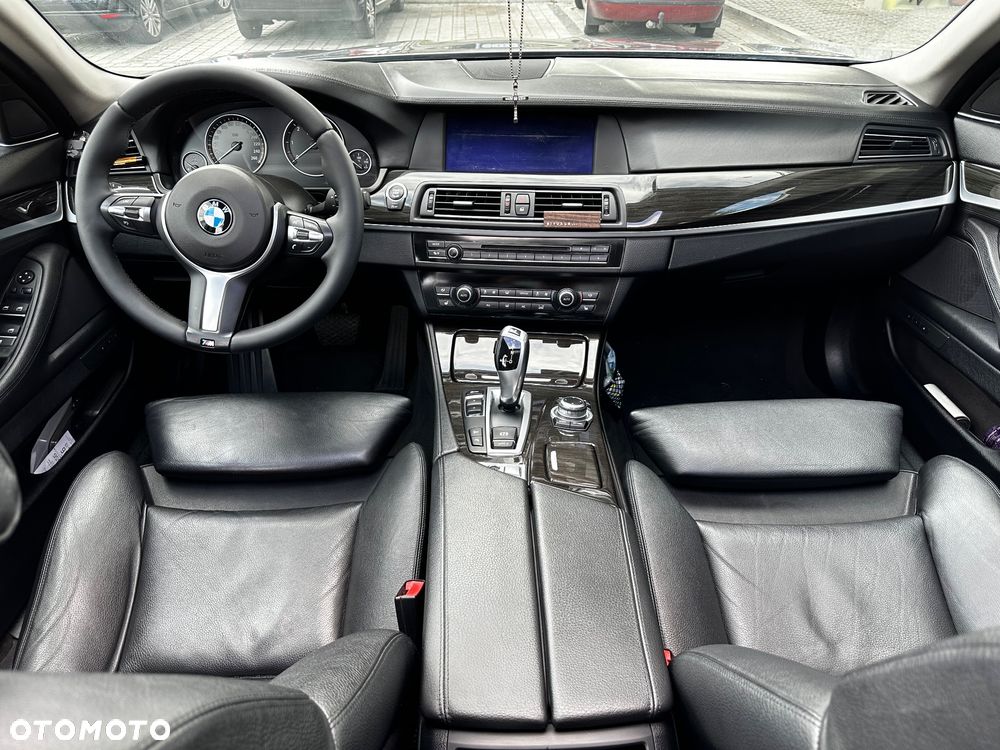 BMW Seria 5 530d xDrive - 14