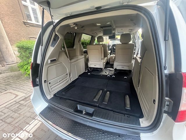 Chrysler Town & Country 3.6 Limited - 17