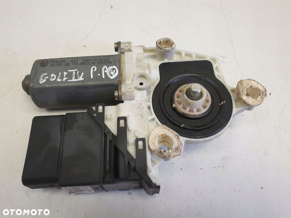VW Golf IV MECHANIZM SZYBY Silniczek prawy tył - 1