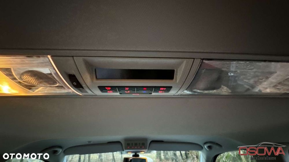 Volkswagen Multivan - 11