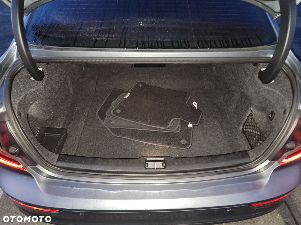 Volvo S60 T5 AWD Momentum Pro - 16