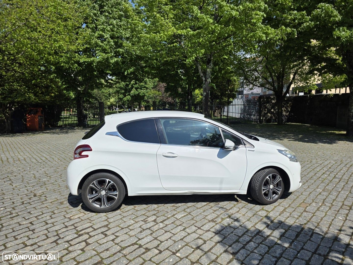 Peugeot 208 1.6 e-HDi Ice Velvet - 5
