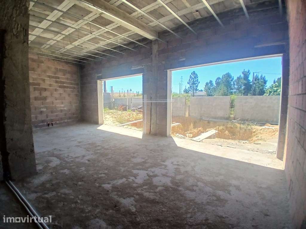 Moradia isolada T4 térrea, arquitetura contemporânea com garagem e ... - Grande imagem: 5/23