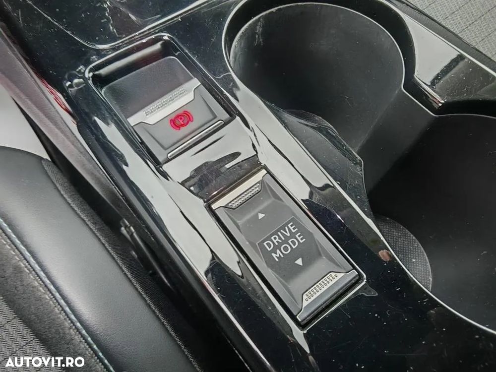 Peugeot 2008 1.2 L PureTech STT EAT8 Allure - 14