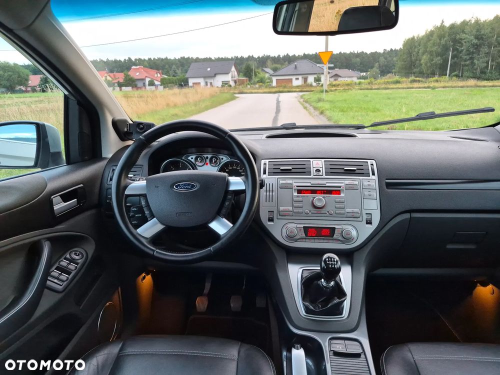 Ford Kuga 2.0 TDCi 2x4 Titanium - 14
