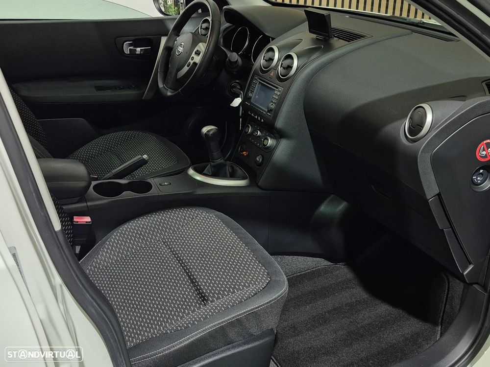 Nissan Qashqai 1.6 Tekna Premium 17 - 19