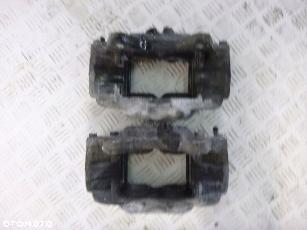 LEXUS GX 460 4,7 TOYOTA J200 ZACISK HAMULCOWY PRZÓ - 2