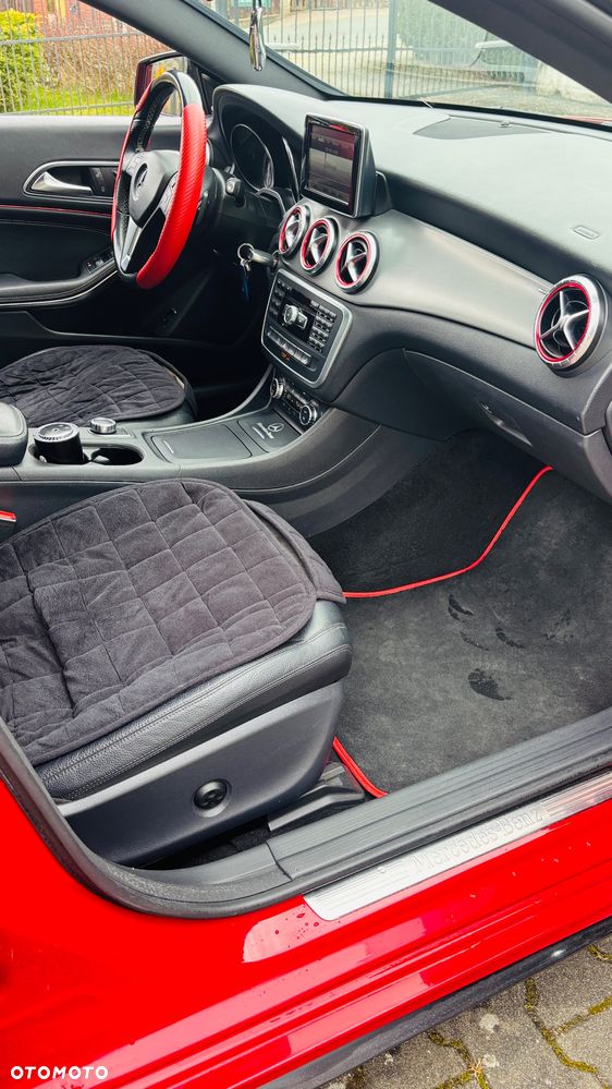 Mercedes-Benz CLA 250 4Matic 7G-DCT AMG Line - 24