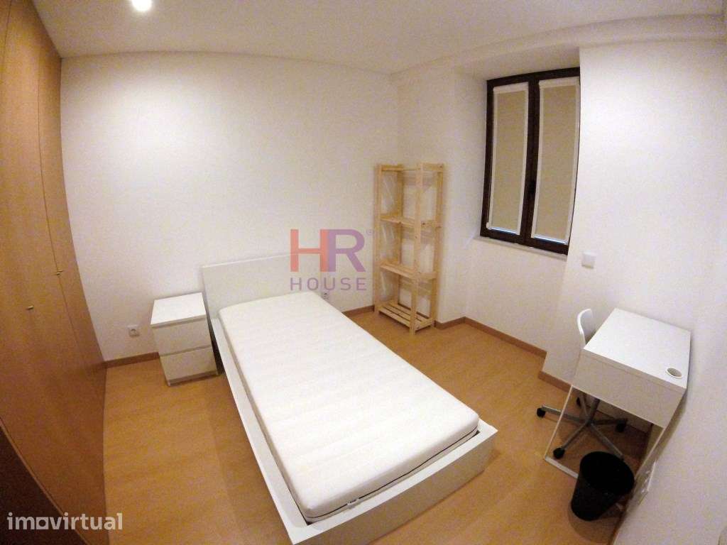 Arrenda-se Quarto para estudante com cama de solteiro ao lado do Ho... - Grande imagem: 2/13