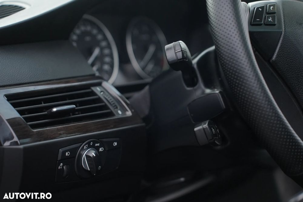 BMW Seria 5 520d Aut. Special Edition - 35