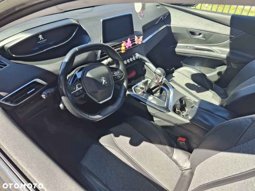 Peugeot 5008 - 8
