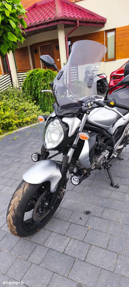 Suzuki Gladius - 5