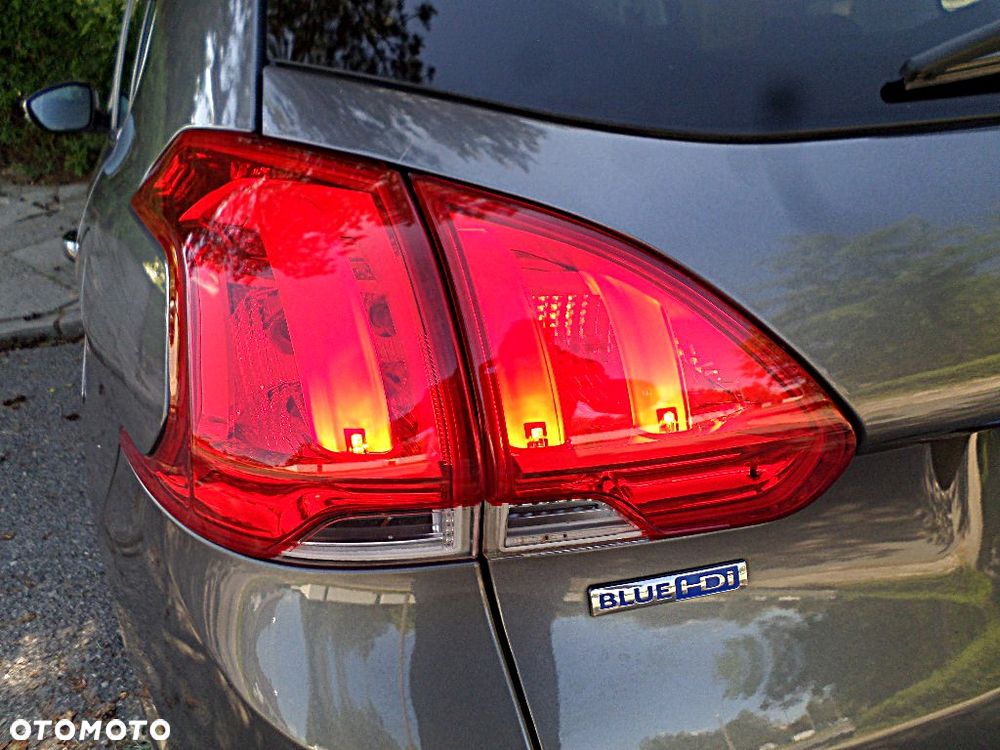 Peugeot 2008 BlueHDi 100 STOP & START Style - 33