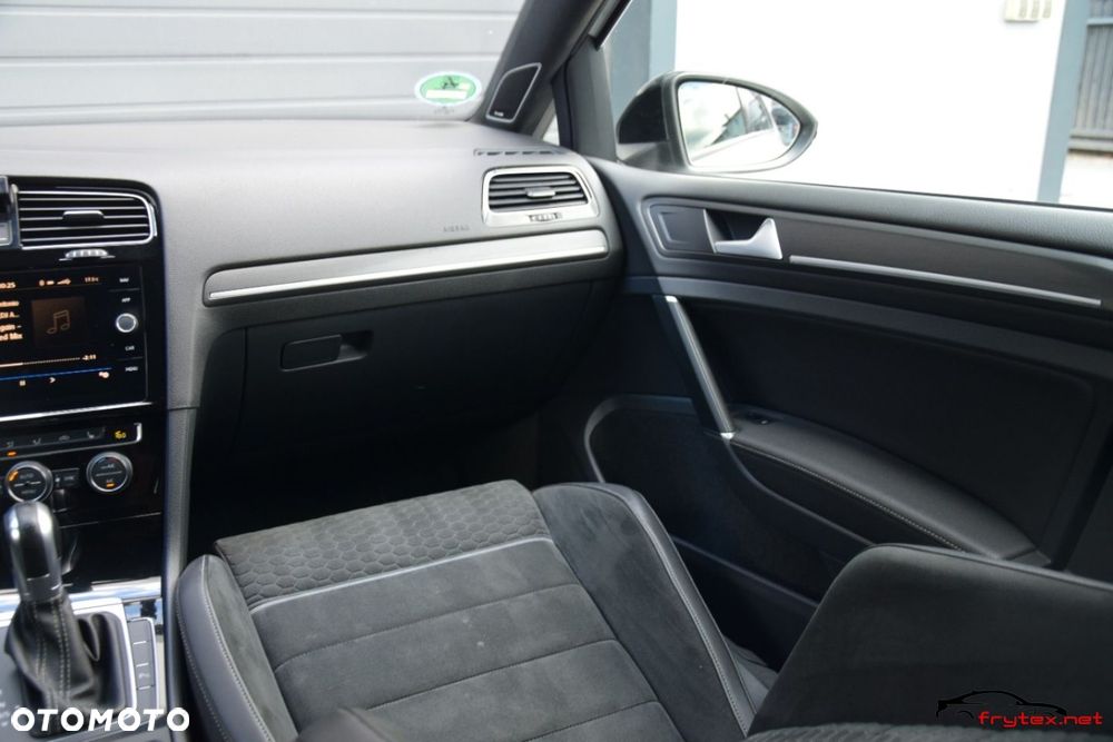 Volkswagen Golf - 26