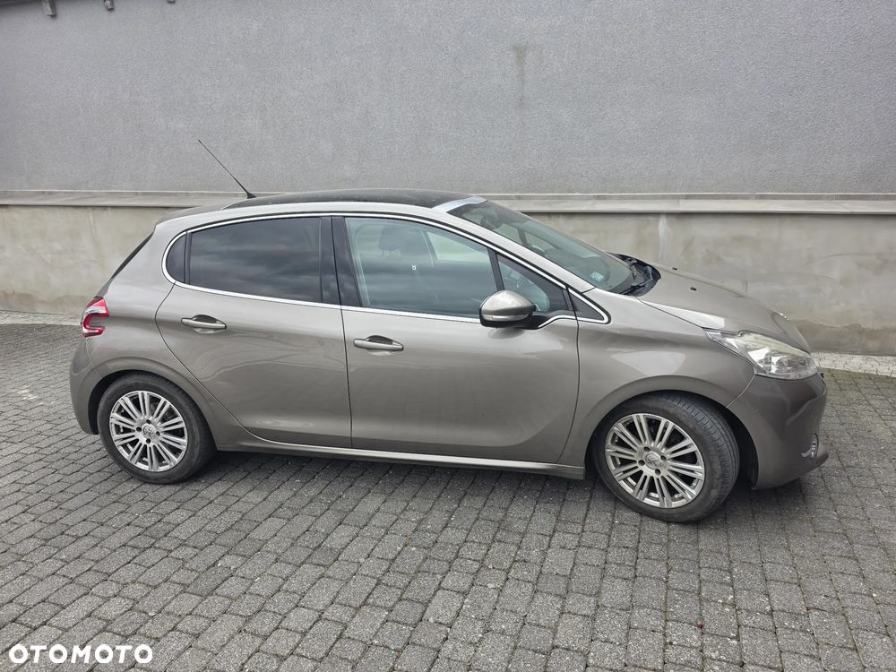 Peugeot 208 120 VTI Allure - 1