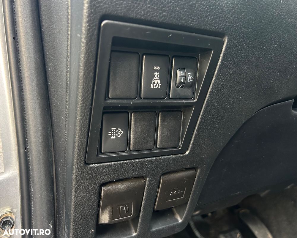 Toyota Hilux 2.4D 150CP 4x4 Double Cab 6MT Style - 30