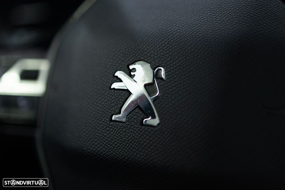 Peugeot 2008 1.2 PureTech Allure Pack - 44