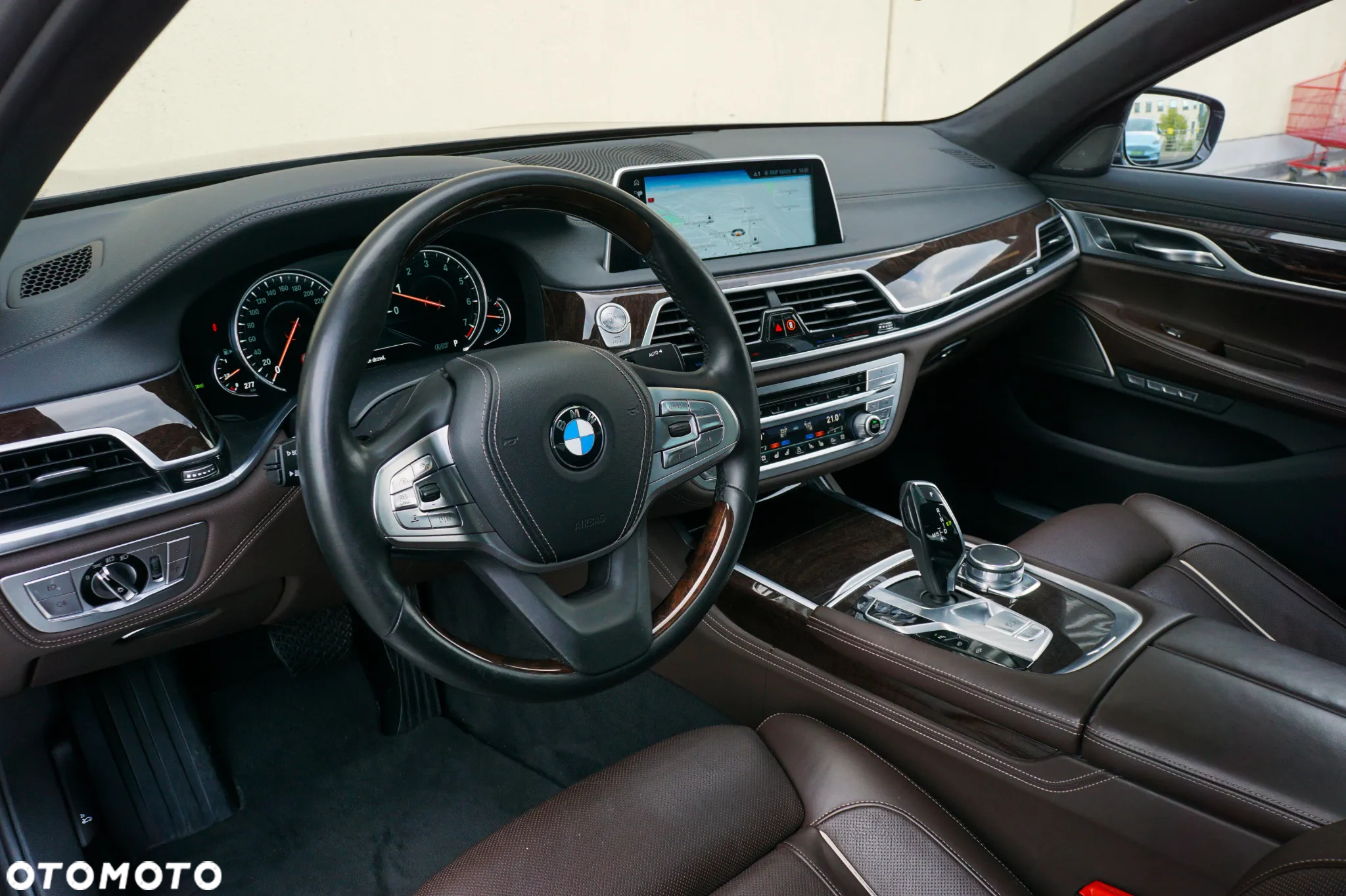 BMW Seria 7 750Li xDrive - 13