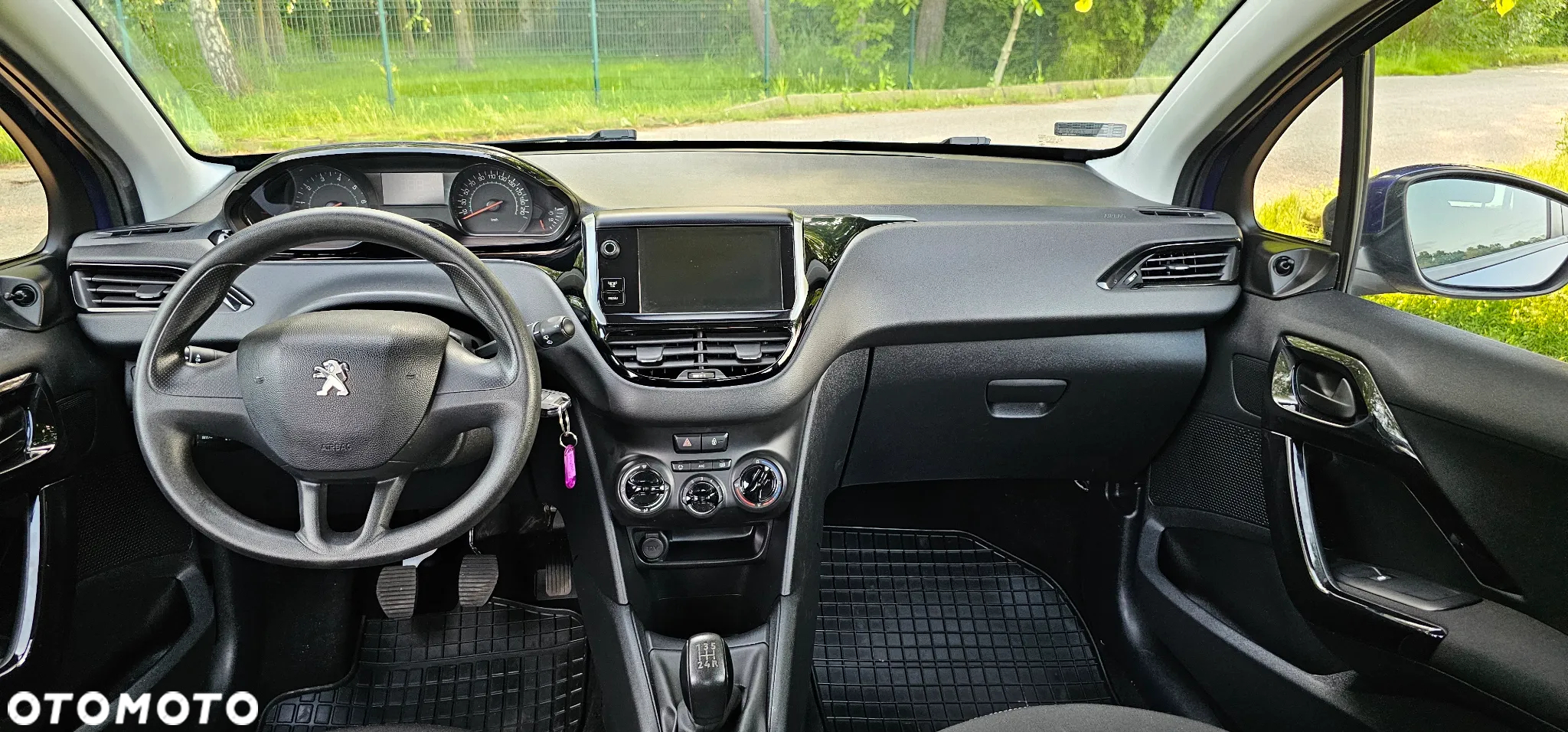 Peugeot 208 - 25