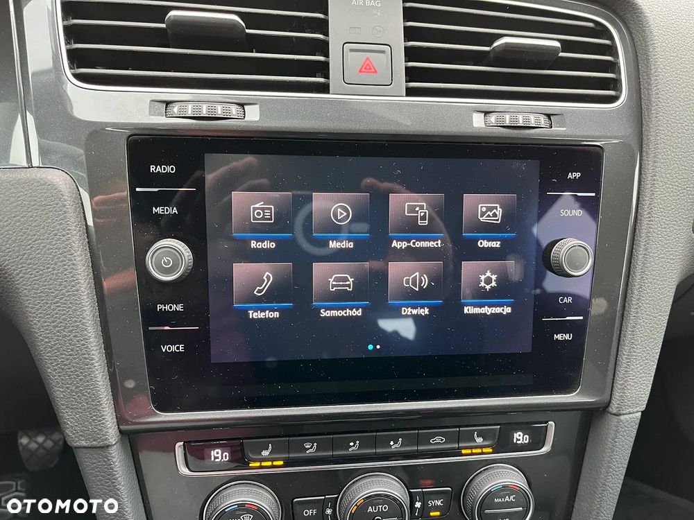 Volkswagen Golf 1.6 TDI BMT Comfortline - 23