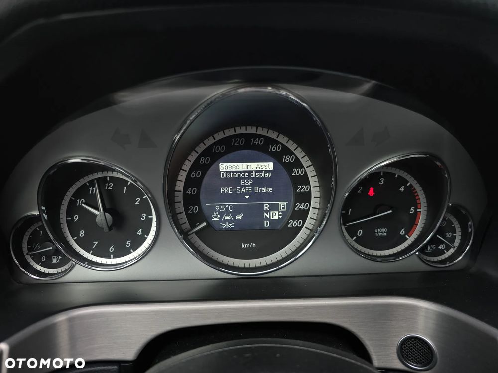 Mercedes-Benz Klasa E 350 CDI DPF 4Matic BlueEFFICIENCY 7G-TRONIC Avantgarde - 31