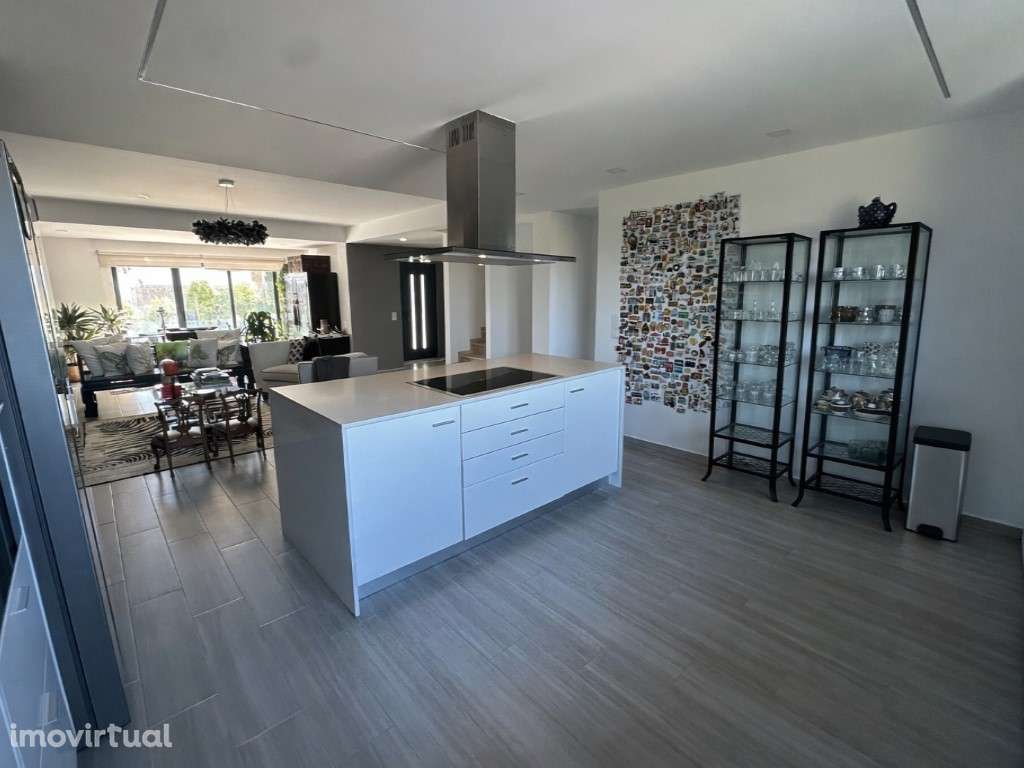 Moradia T4 com Terraço e Garagem | A 5 Minutos da Ericeira - Grande imagem: 4/43
