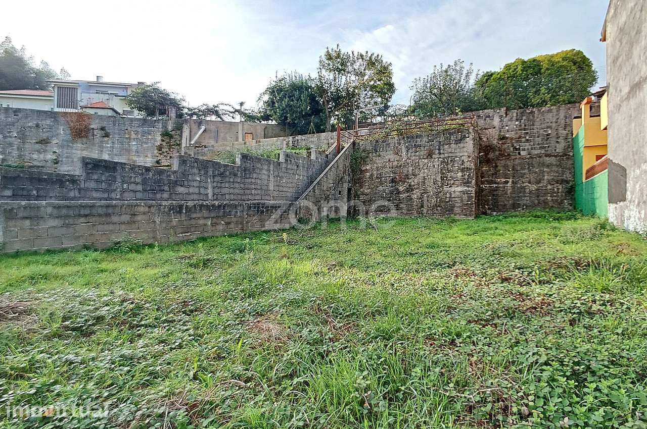 Lote de terreno de 270m2 para construção de moradia em V.N.Gaia - Grande imagem: 4/15
