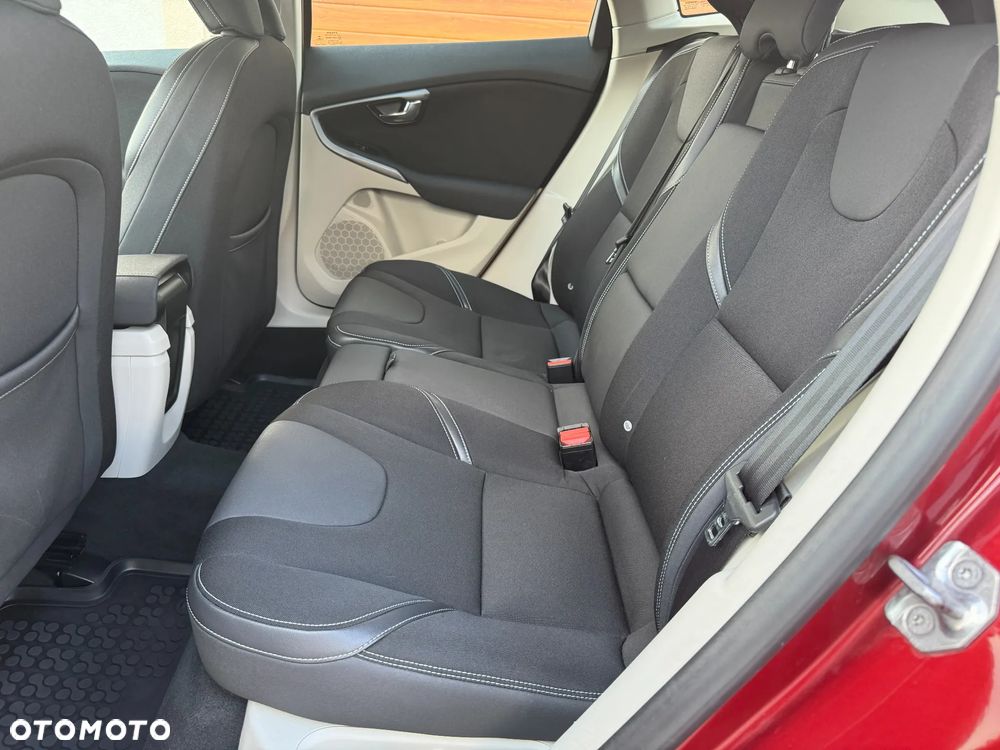 Volvo V40 D2 Kinetic - 9