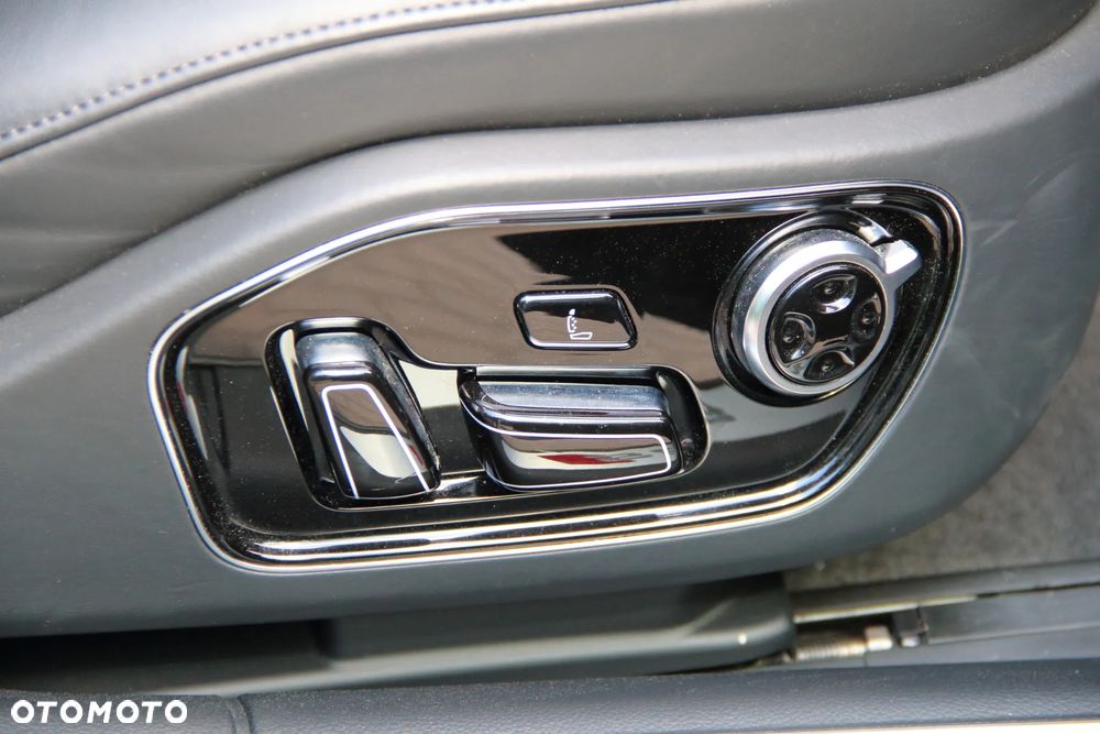 Audi S8 Standard - 28