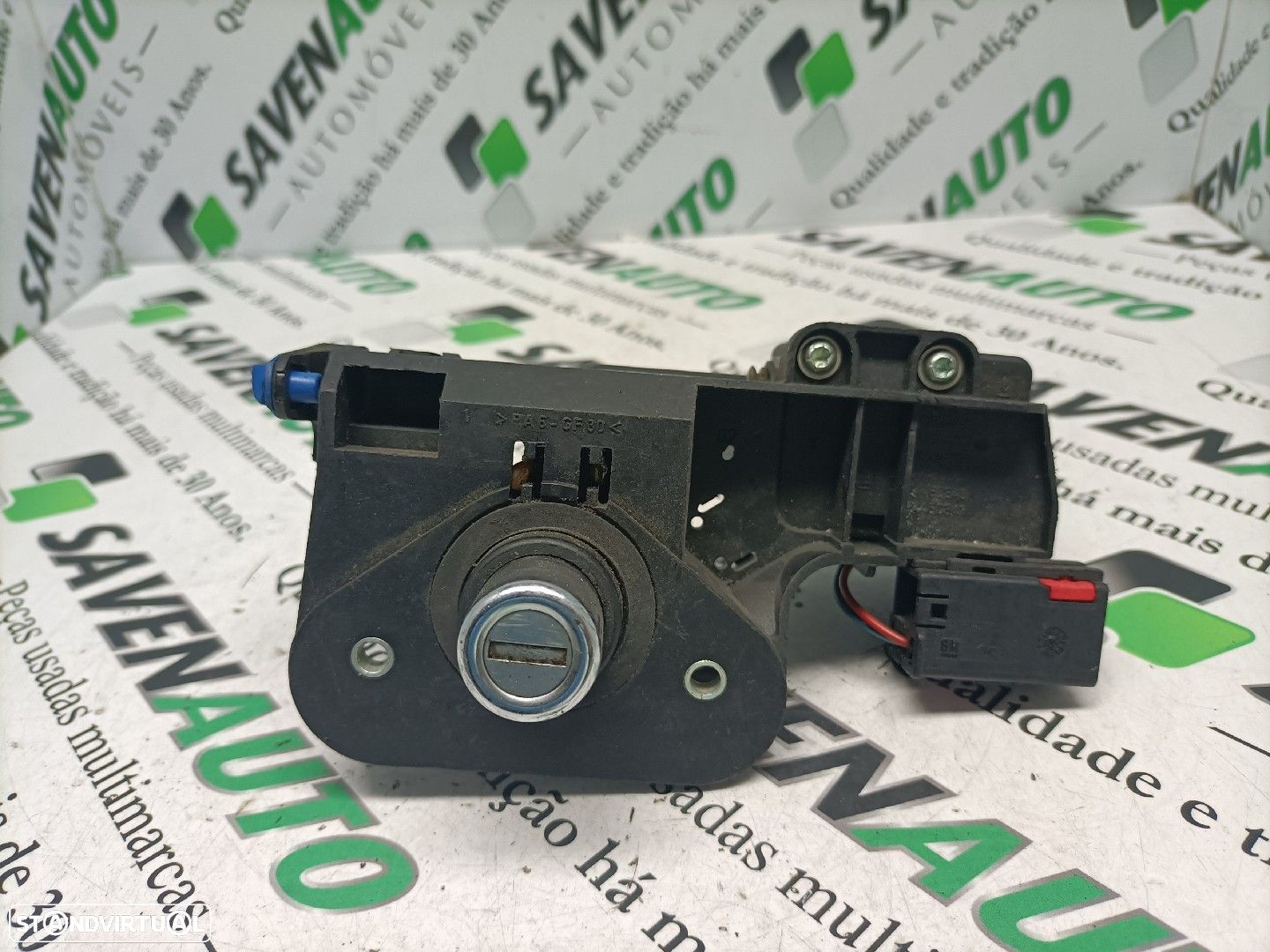 Interruptor / Switch / Botão Da Mala Opel Corsa C (X01) - 1
