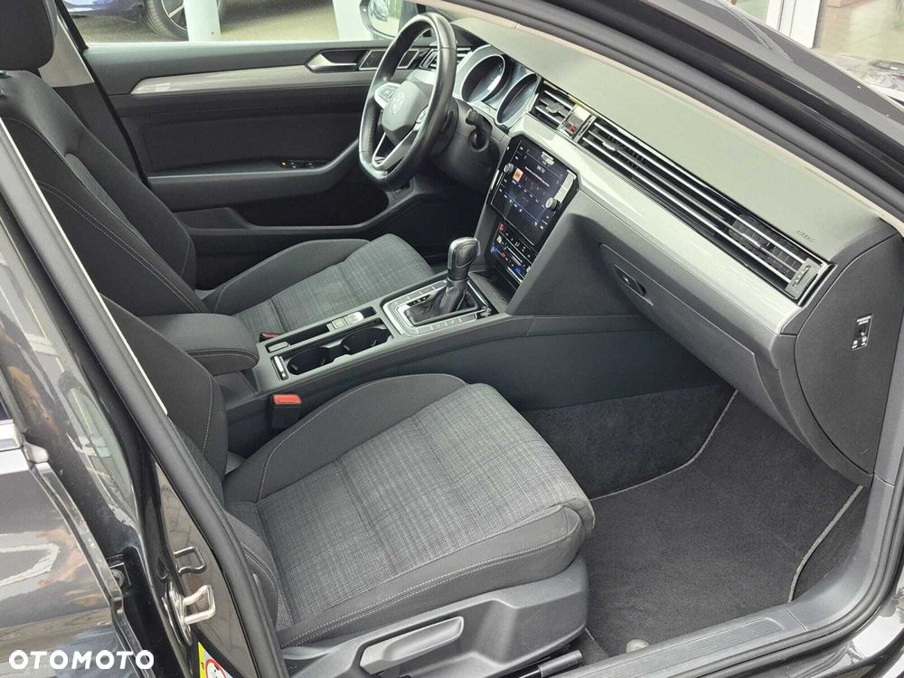 Volkswagen Passat - 12